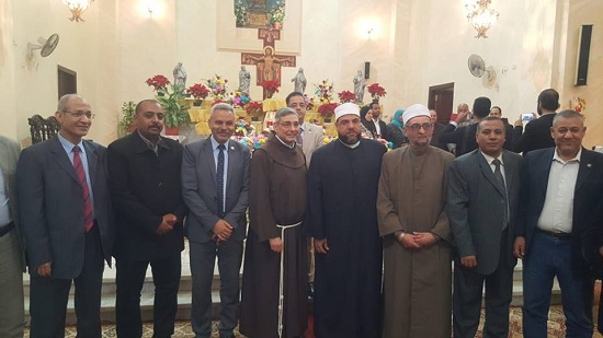  بالصور حزب المصريين الأحرار بالسويس يهنئ الكاثوليك اللاتين بعيد الميلاد المجيد
