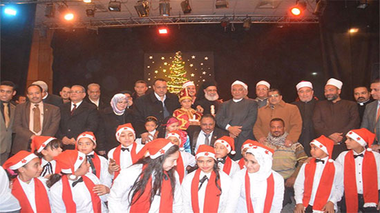 مطران المنيا للأقباط الكاثوليك يشارك في احتفالية بعيد الميلاد المجيد تحت رعاية محافظ المنيا