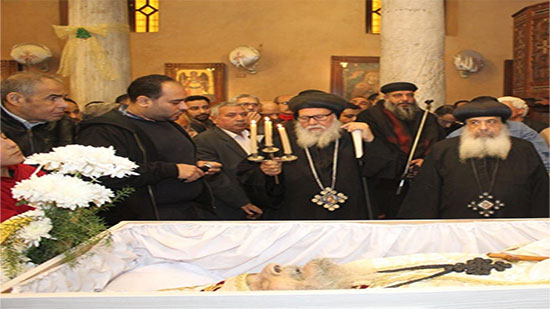 بالصور.. تشييع جنازة كاهن كنيسة الأنبا شنودة بمصر القديمة