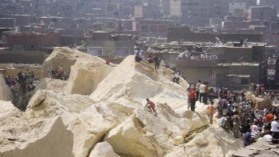 انهيار صخرة في منشية ناصر