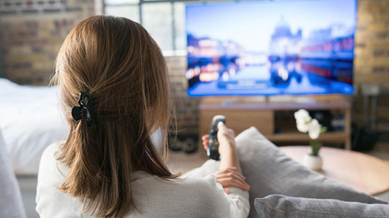  الديلي ميل : مشاهدة التلفاز قد تسبب سرطان الأمعاء