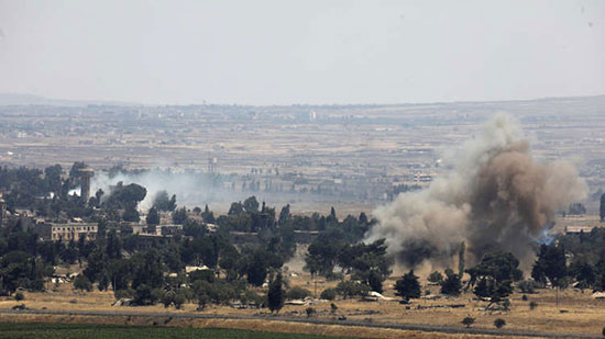 دخان يتصاعد من ريف محافظة القنيطرة السورية جراء انفجار (صورة أرشيفية)