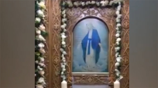 بالفيديو.. معجزة نزول الزيت من صورة السيدة  العذراء بكنيسة الأنبا بيشوي في بورسعيد
