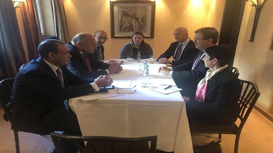 وزير الخارجية يلتقي في ميونخ بوفد اللجنة اليهودية الأمريكية
