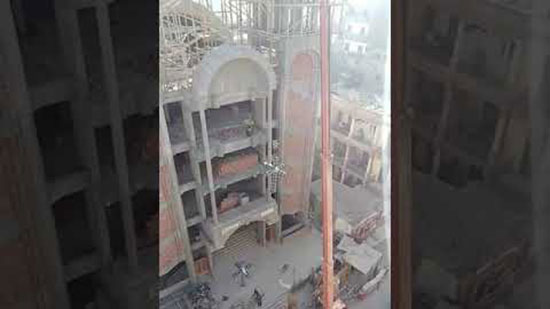 بالفيديو : رفع الصليب أعلى كنيسة مارجرجس بأسيوط بعد تخريبها عقب فض رابعة