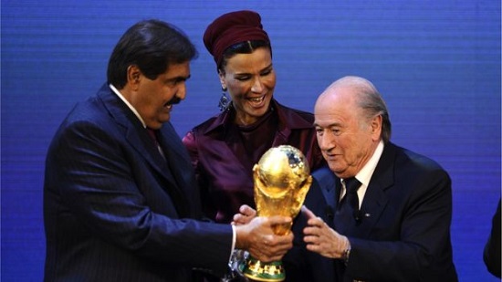 صنداي تايمز : حمد بن جاسم قدم رشوة اقتربت من المليار دولار لتنظيم قطر لمونديال كاس العالم 2022 