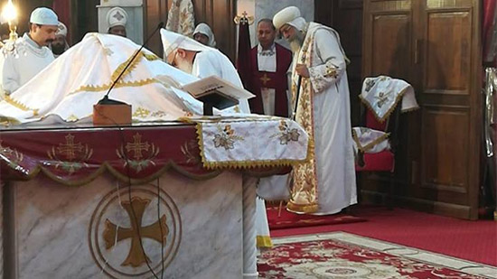 البابا يرسم كهنة جدد للخدمة بالإسكندرية