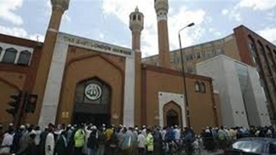 شاهد.. اللقطات الأولى لهجوم على 4 مساجد في بريطانيا
