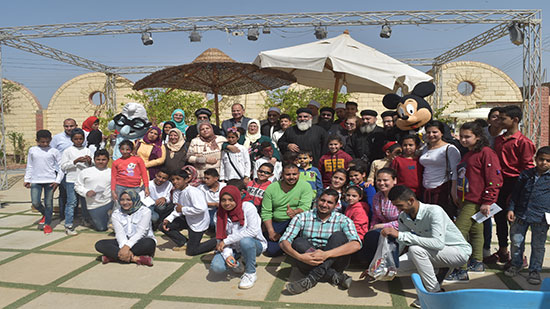 احتفال يجمع أطفال أيتام مسلمين ومسيحيين في دير العزب بالفيوم