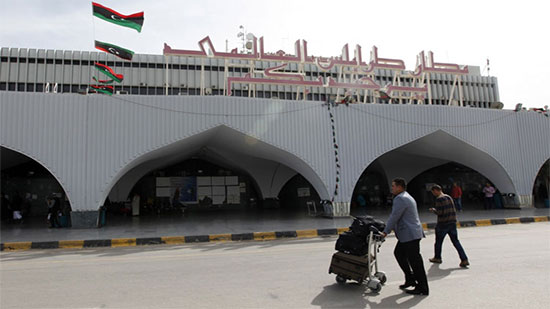 بعد غارة جوية.. إغلاق المطار الوحيد في طرابلس