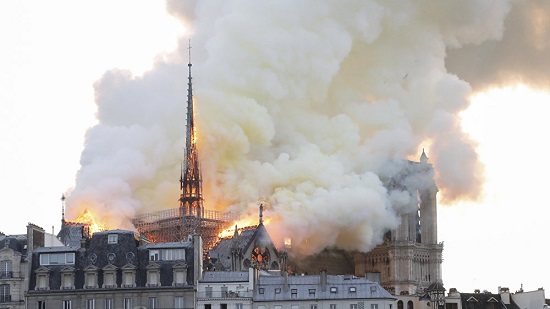  الأب هاني باخوم : الكنيسة الكاثوليكية حزينة على حرق كاتدرائية نوتردام
