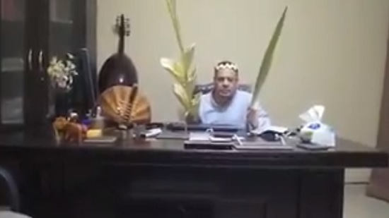 بالفيديو.. جابر القرموطي يحتفل بأحد السعف بطريقته الخاصة
