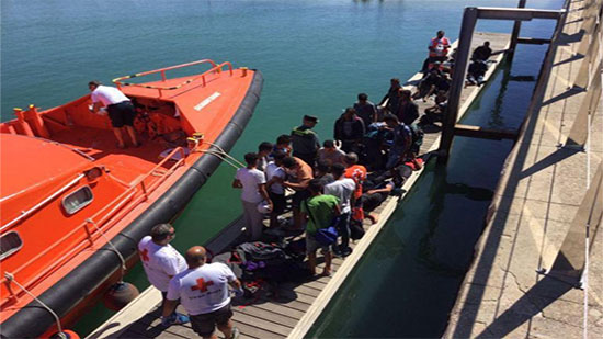 البحرية الإسبانية تنقذ 15 مهاجرًا قبالة سواحل مدينة 