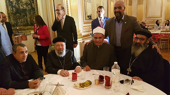 بالصور : الكنيسة القبطية تشارك فى حفل افطار السفارة المصرية بباريس 