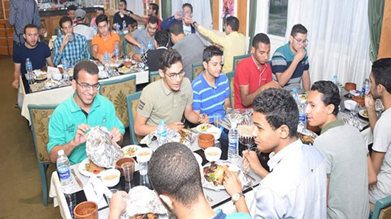 طلاب أقباط ينظمون إفطار رمضان بجامعة سوهاج