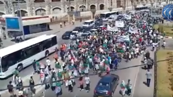 شاهد .. الطلبة الجزائريون يتظاهرون مجددا لمحاسبة رموز بوتفليقة 