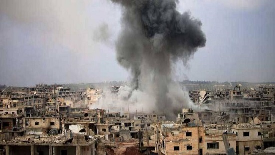أنباء عن مقتل 21 شخص في قصف جوي بمناطق إدلب وحلب
