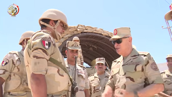 رئيس الأركان يتفقد قوات التأمين بشمال ووسط سيناء