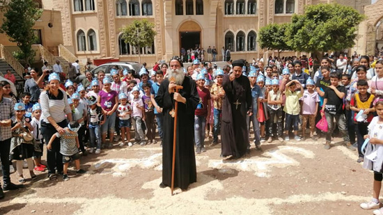  أسقف قوص ونقادة يشعل شعلة بدء مهرجان الكرازة المرقسية 