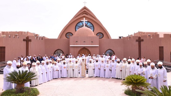 الكنيسة تنشر صور تذكارية تجمع البابا مع أعضاء مؤتمر خدمة الكنائس القبطية في أوروبا
