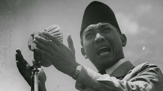  بروفايل.. لمحات من حياة أحمد سوكارنو أول رئيس إندونيسي.. حرر بلاده من الاستعمار الهولندي واشتهر بعلاقاته النسائية
