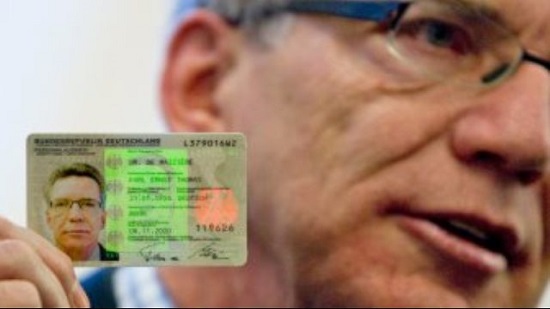 ألمانيا تتيح لمواطنيها استخدام هواتف آيفون بدلا من البطاقات
