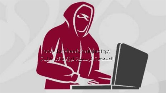 ضبط 121 قضية ابتزاز مادي ونصب عبر الإنترنت