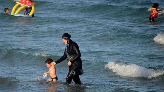 فرنسا: إغلاق مسبحين في غرونوبل بعد جدل حول ارتداء مسلمات 
