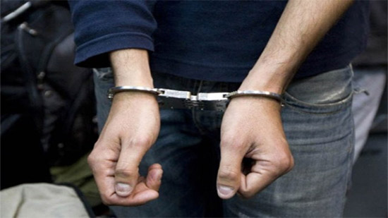 ضبط المتهمين باحتجاز مسن بالإسكندرية وإجباره على توقيع إيصالات أمانة 
