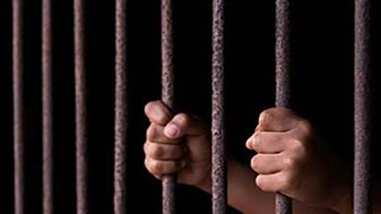 جنايات الإسكندرية تقضي بالسجن المشدد 10 سنوات على 4 متهمين اعتدوا على أمين شرطة
