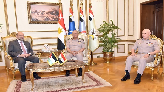  رئيس وزراء الأردن يشيد بدور القوات المسلحة المصرية في مكافحة الإرهاب
