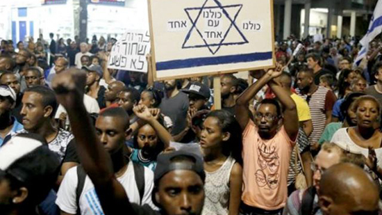  عنصرية حتى مع اليهود..مظاهرات بعد قتل إثيوبي بيد شرطة إسرائيل (فيديو)