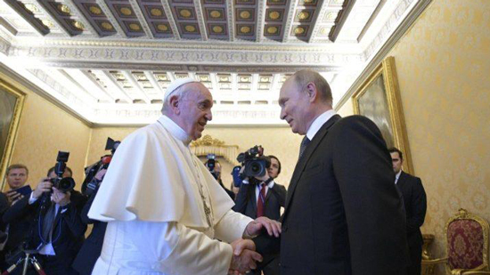  البابا فرنسيس يستقبل الرئيس الروسي بوتين في ثالث لقاء بينهما
