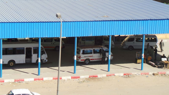  محافظ بني سويف: انتظام الخدمات بمحطات الوقود ومواقف سيارات الأجرة