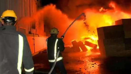 السيطرة على حريق مخزن في منطقة كرداسة دون وقع إصابات

