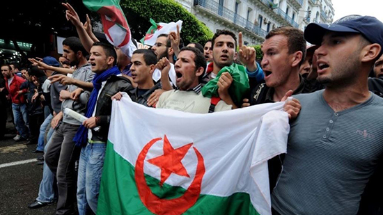  الخبر : احتجاجات الجزائر تزامنت مع نهاية فترة الرئيس المؤقت 
