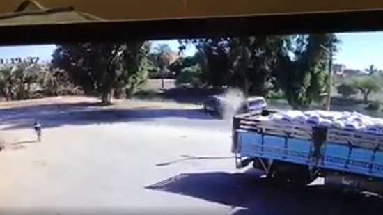 أول فيديو للحظة وفاة طالب الثانوية في حادث تصادم على طريق أسيوط