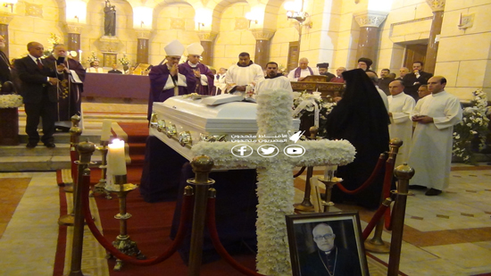   سفير الفاتيكان يشارك في صلاة الجنازة علي روح المطران عادل زكي