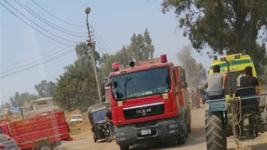 8 سيارات مطافئ لإخماد حريق مصنع كتان على مساحة 15 فدانا بالغربية