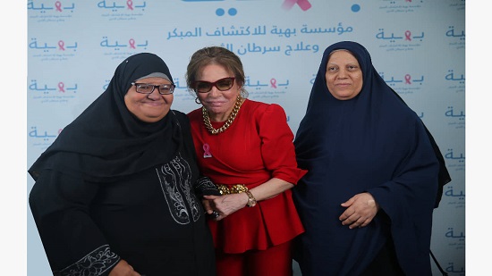 لبنى عبدالعزيز تزور مستشفى بهية لدعم مريضات سرطان الثدي
