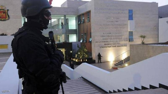 عنصر من الأمن المغربي في مدخل مكتب مكافحة الإرهاب