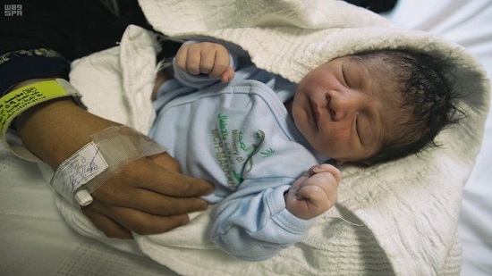 أول مولود فى الحج.. سيدة أفغانية أنجبت 