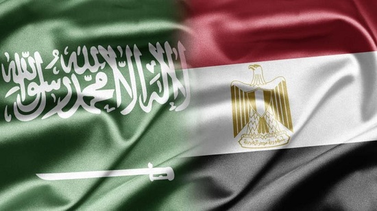 علم السعودية إترفع فوق رأس مصر
