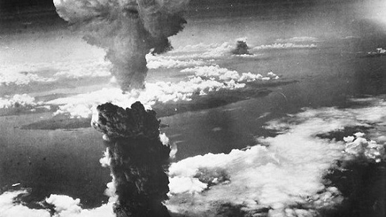 الولايات المتحدة تلقي قنبلة ذرية على مدينة ناجازاكي اليابانية