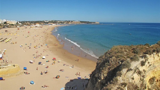 إغلاق شاطئ برتغالي لرصد بكتيريا القولون فى المياه