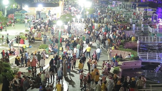 إقبال كبير على الكورنيش والمراكب النيلية فى رابع أيام عيد الأضحى

