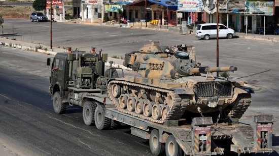 آليات عسكرية تركية تدخل إلى محافظة إدلب السورية
