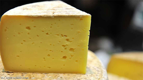 تحتوي على مواد بلاستيكية.. أسهل طريقة لكشف الجبنة الرومي المغشوشة