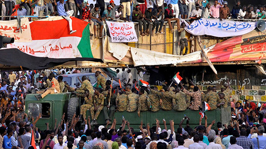 تحديات امام الثوار السودانيين والمجلس العسكري