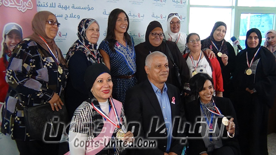 فريدة عثمان السباحة العالمية تهدي ميداليات الفوز لمريضات مستشفي بهية